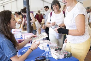 L'écrivaine suisse Elisa Shua Dusapin (à gauche) a notamment connu un franc succès.